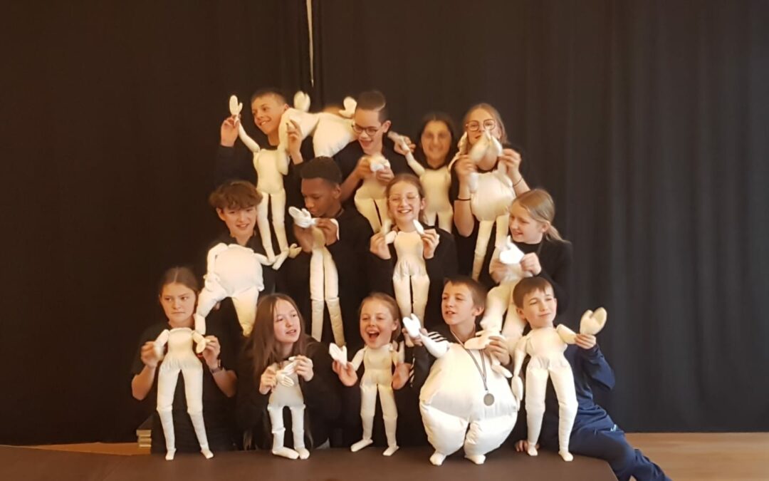 Quand les élèves s’initient à l’Art de la Marionnette au théâtre de Laval…